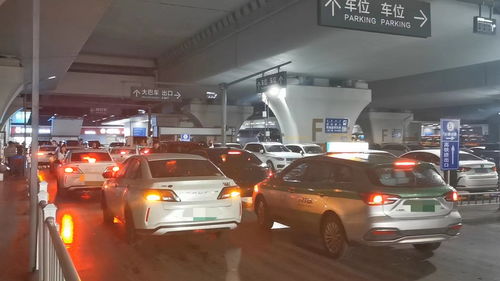 2元调度服务费取消后，郑州东站P5停车场为何更堵了？